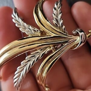 VTG Gold and Silver Leaf Motif Brooch - Women's Jewelry